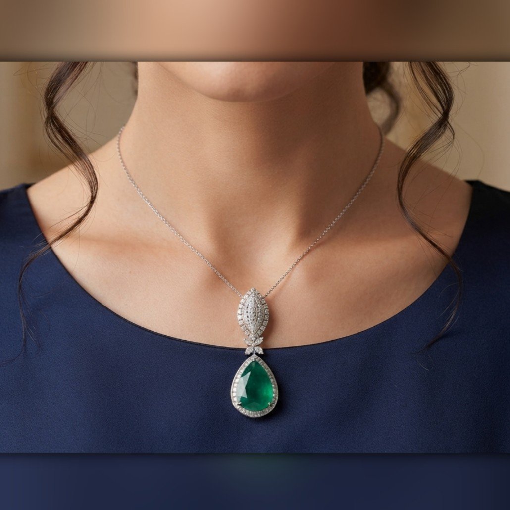 حجر ( الزمرد ) على عقد فضة عيار 925 شي خيال