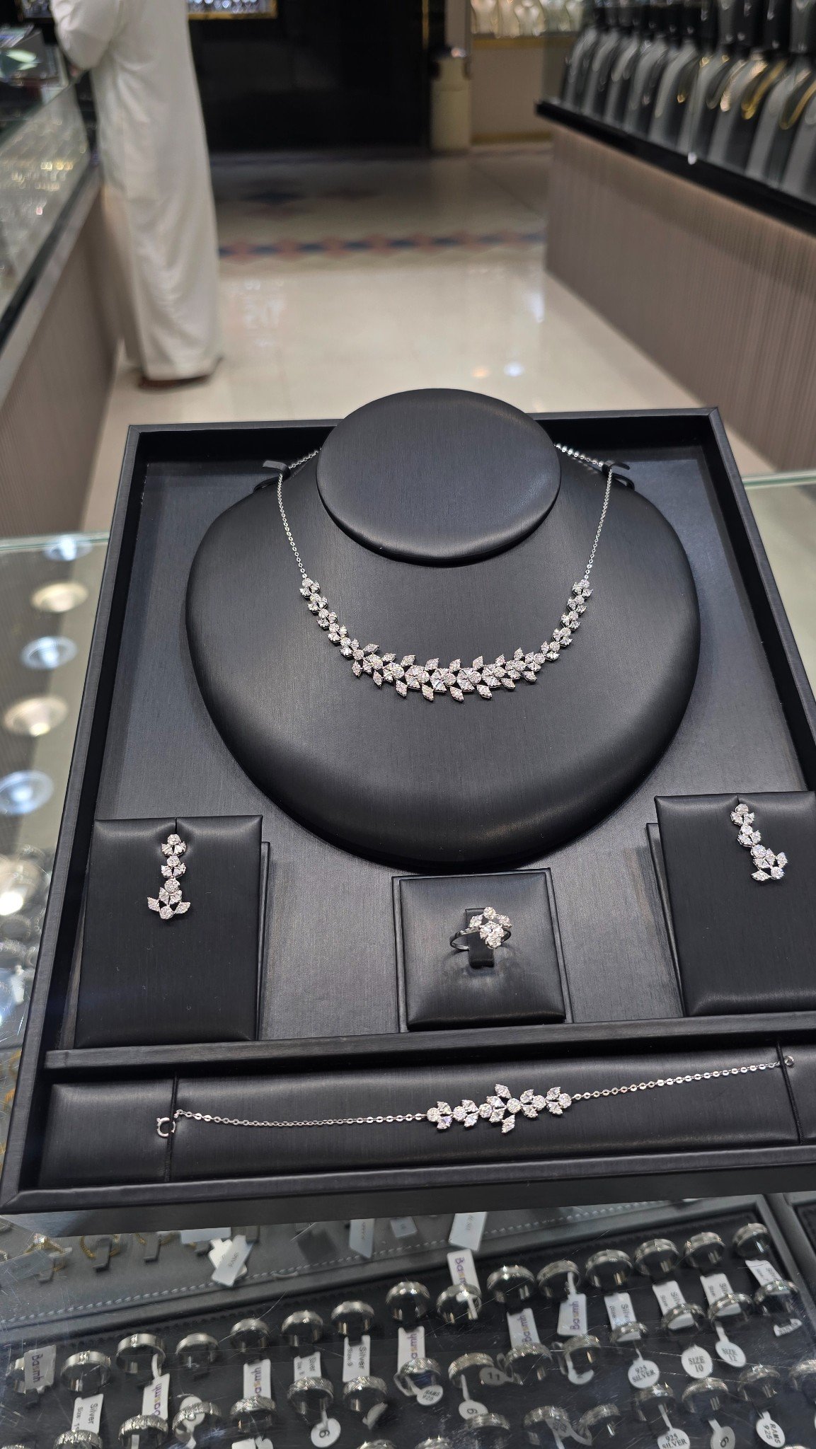 طقم عيار ١٨ نظيف بسعر خاص