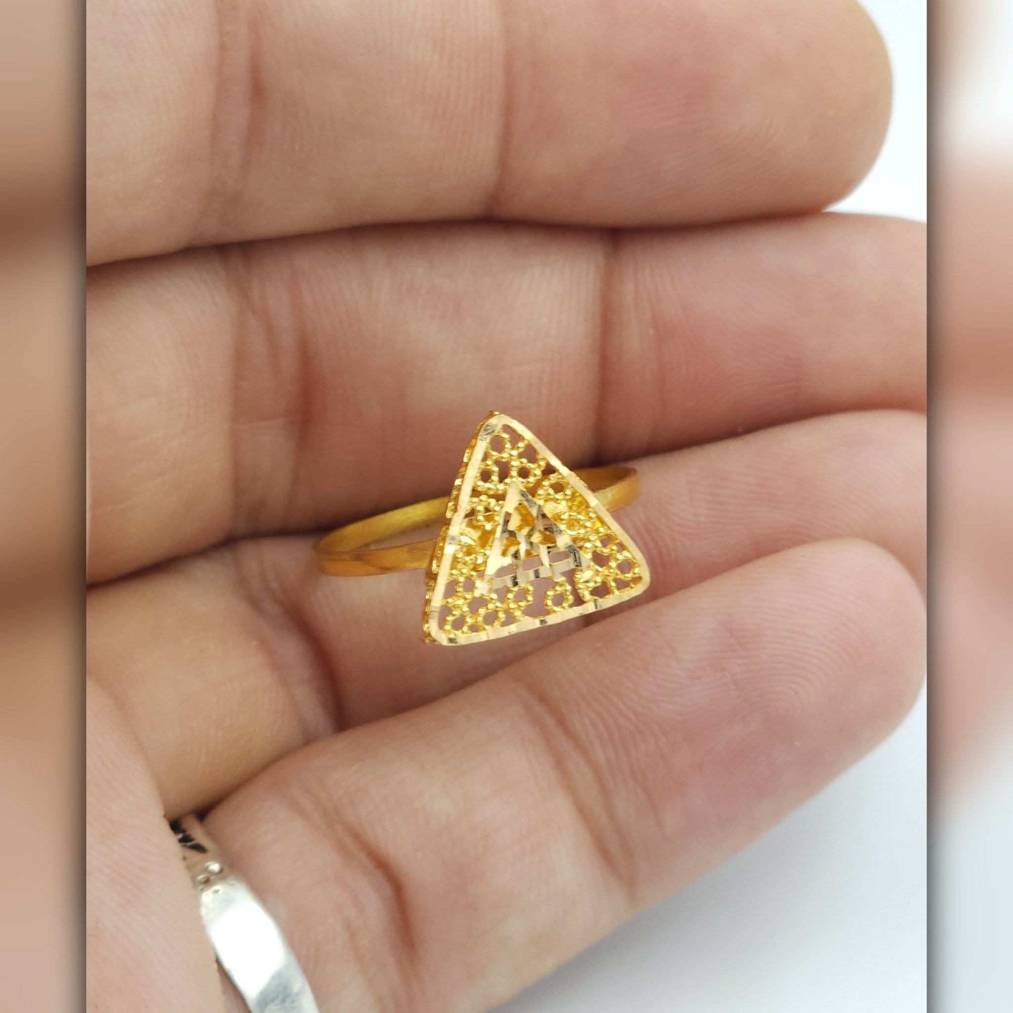 ✨️ خاتم ذهب بتصميم هرمي ذهب صافي عيار 21