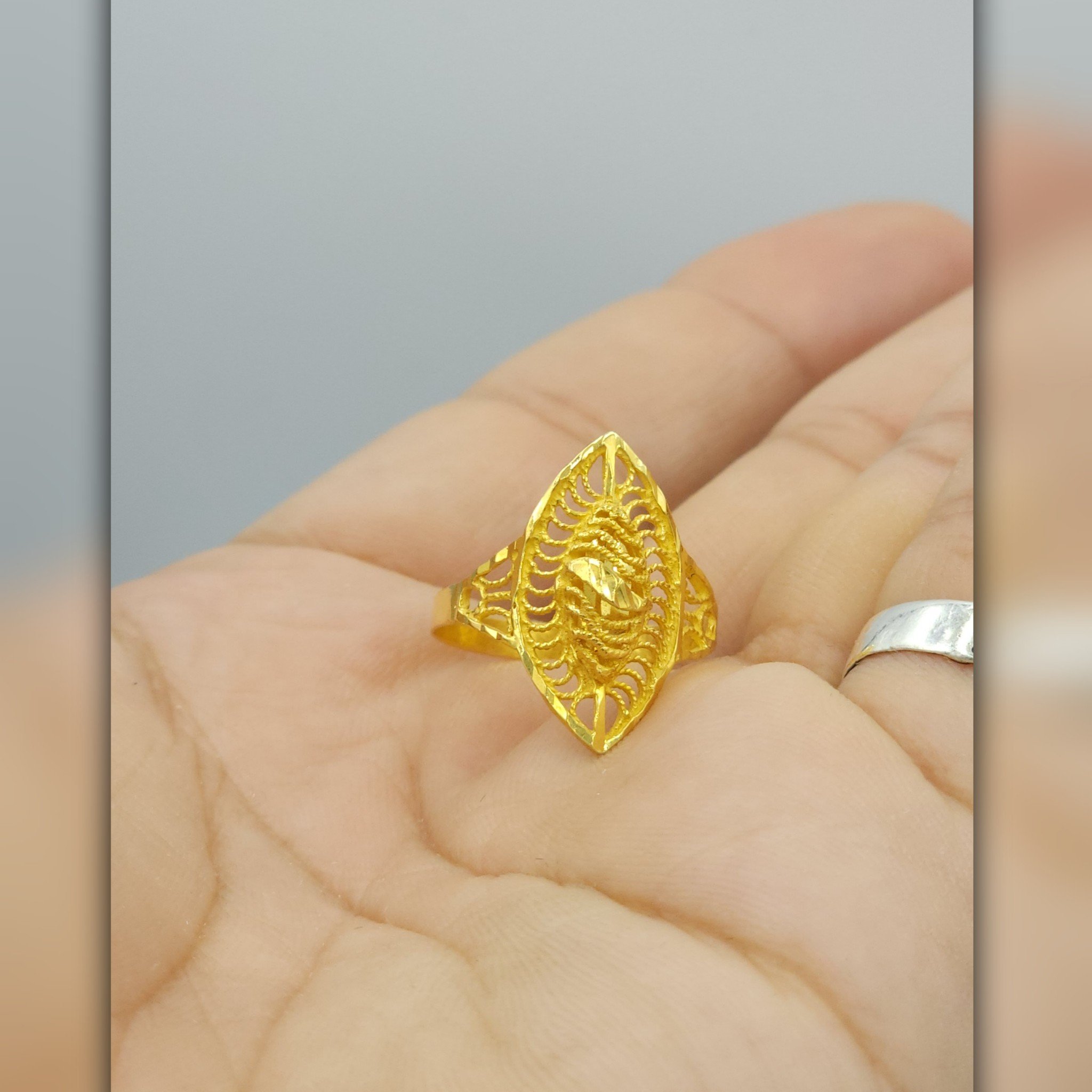 ✨️ خاتم بتصميم مموج ذهب صافي عيار 21