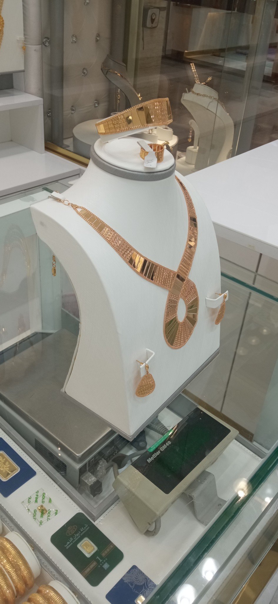 طقم ذهب عيار 21