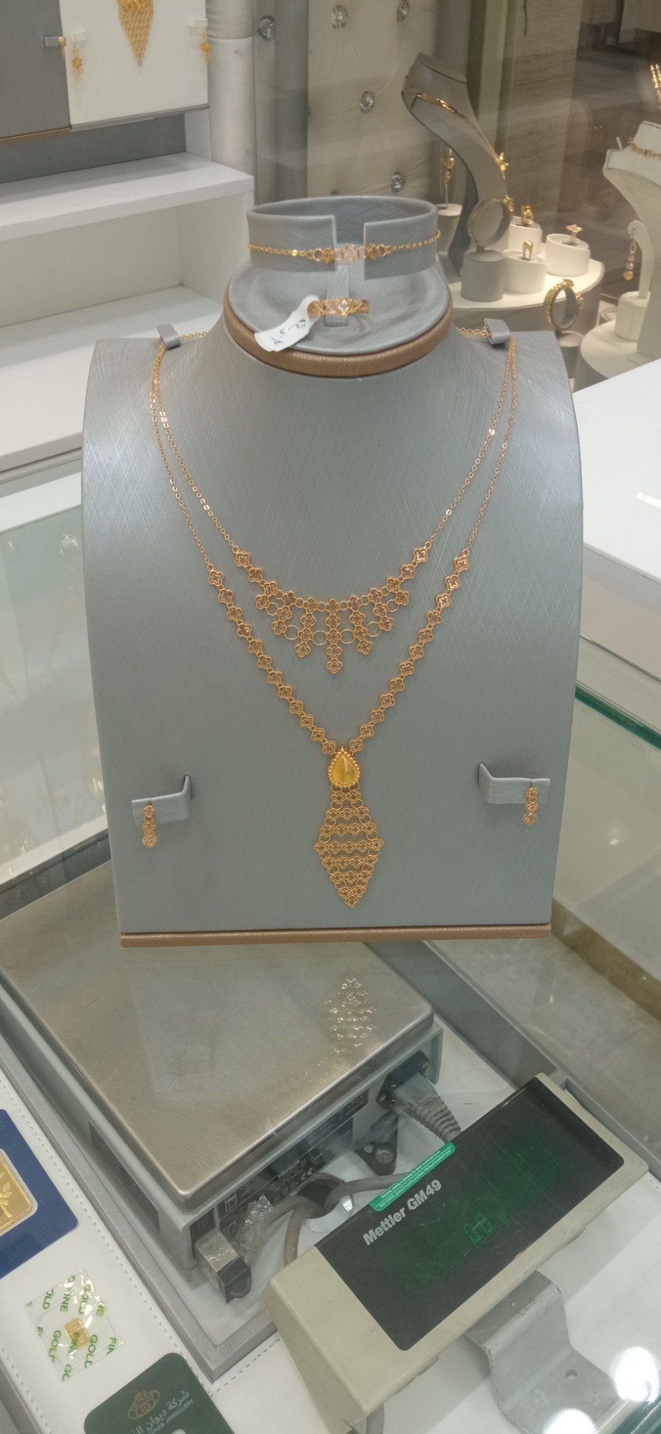 طقم ذهب عيار 21