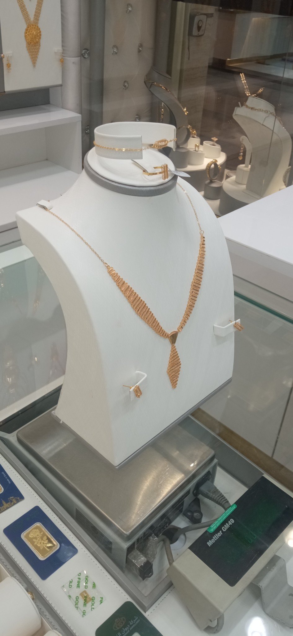 طقم ذهب عيار 21 روعه