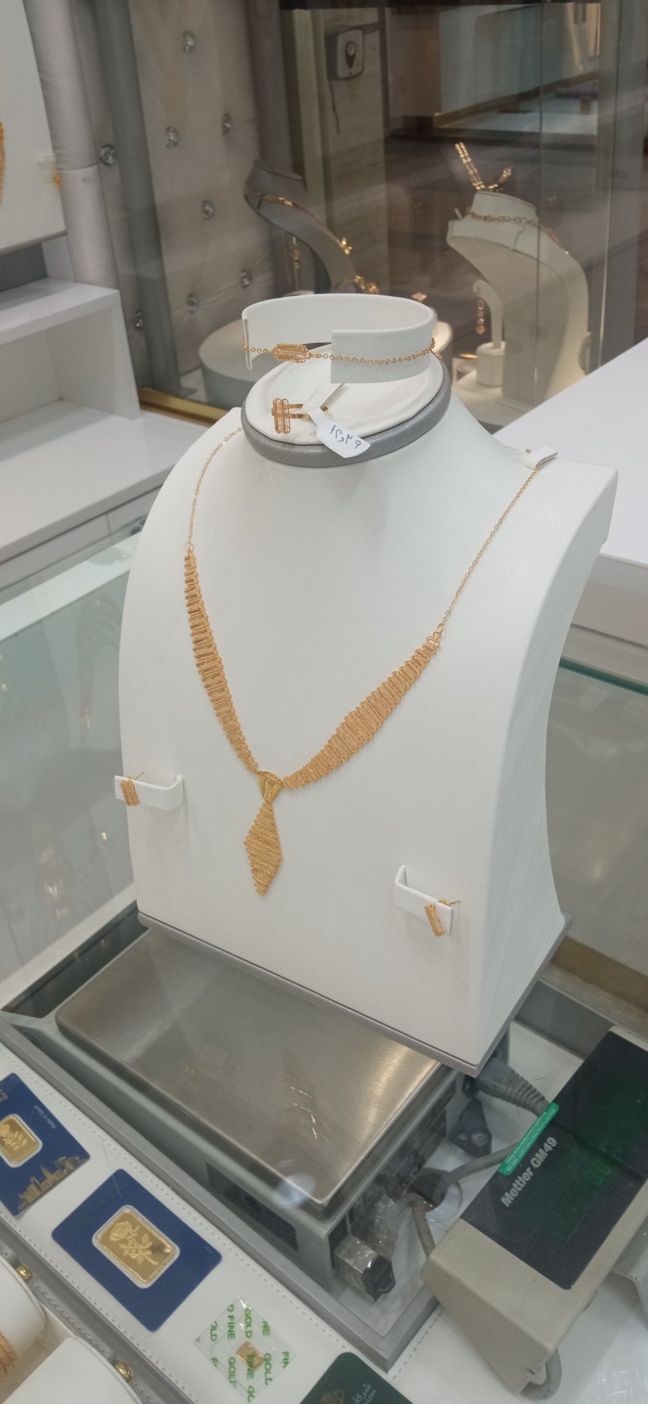 طقم ذهب عيار 21 روعه